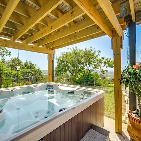 Fredericksburg Retreat With Private Hot Tub And Patio! Villa Bagian luar foto