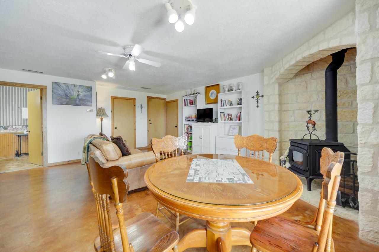 Fredericksburg Retreat With Private Hot Tub And Patio! Villa Bagian luar foto