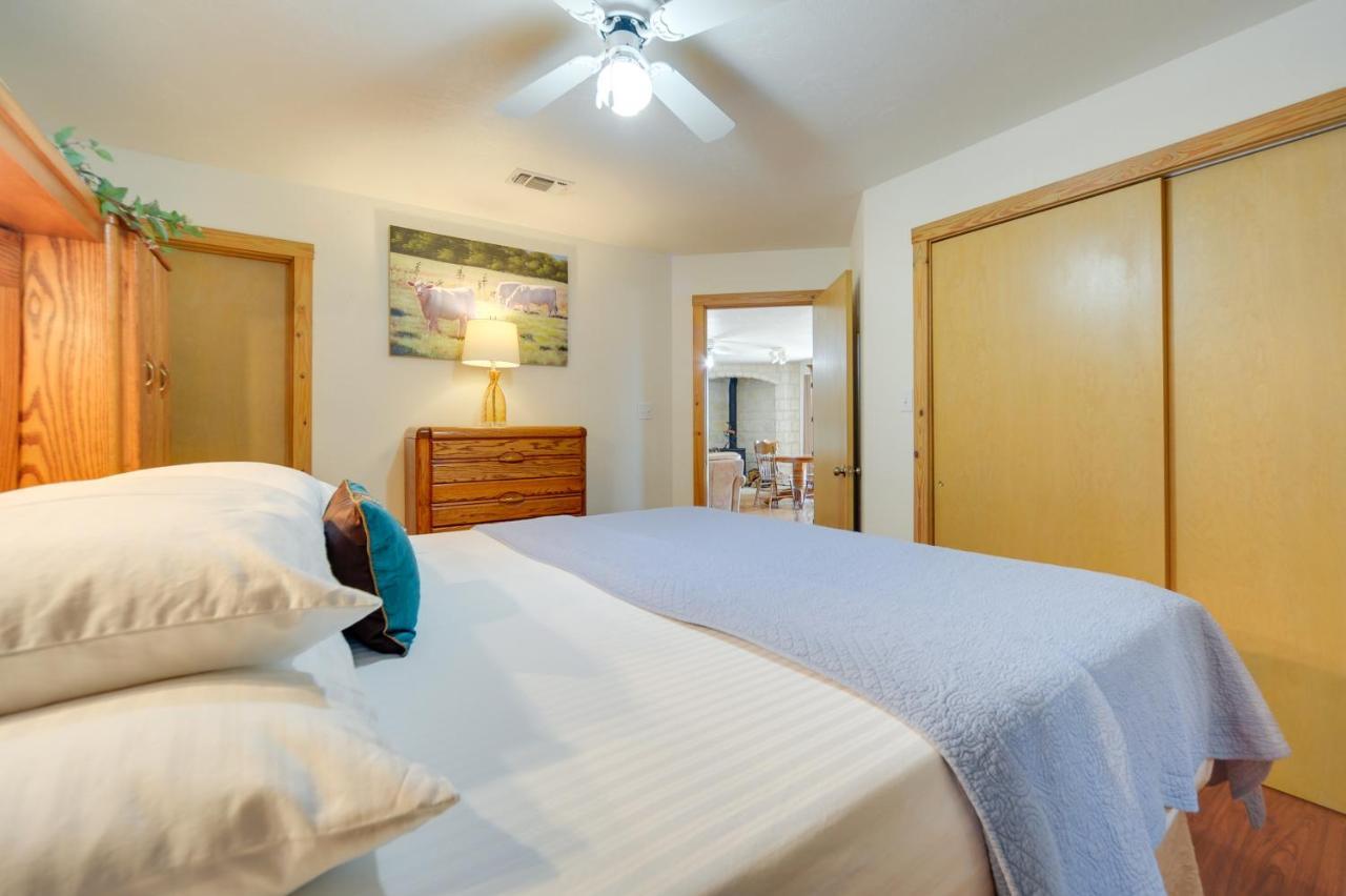 Fredericksburg Retreat With Private Hot Tub And Patio! Villa Bagian luar foto